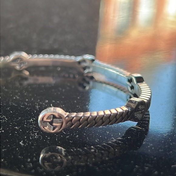 Gucci Thin Interlocking G Station Cuff - Picture 15 of 16